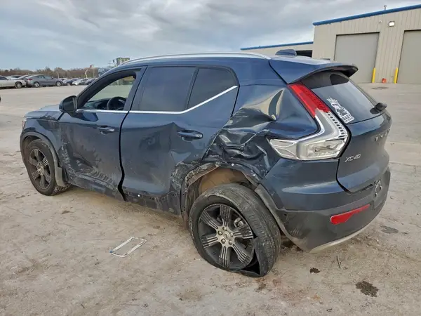 YV4162UL7N2778968 2022 VOLVO XC40 - Image 2
