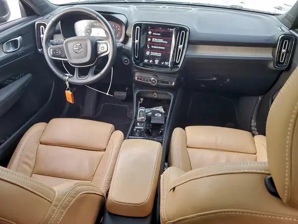 YV4162UL7N2778968 2022 VOLVO XC40 - Image 8