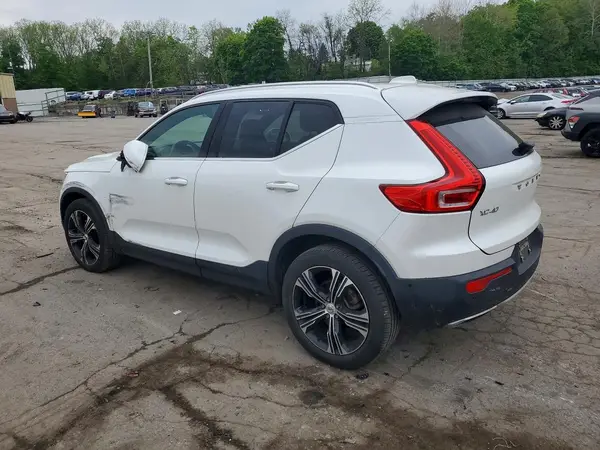 YV4162UL8K2049597 2019 VOLVO XC40 - Image 2