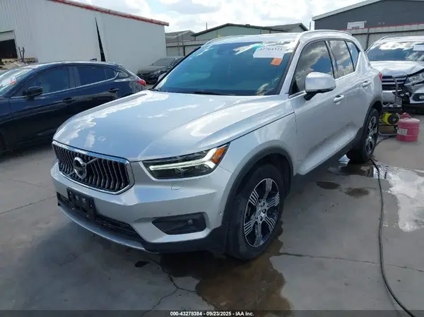 YV4162UL8K2097844 2019 VOLVO XC40 - Image 2
