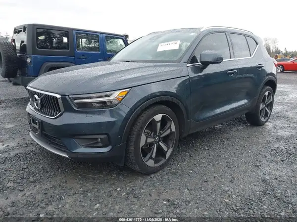 YV4162UL8K2111354 2019 VOLVO XC40 - Image 2