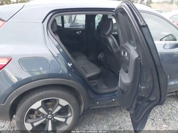 YV4162UL8K2111354 2019 VOLVO XC40 - Image 8