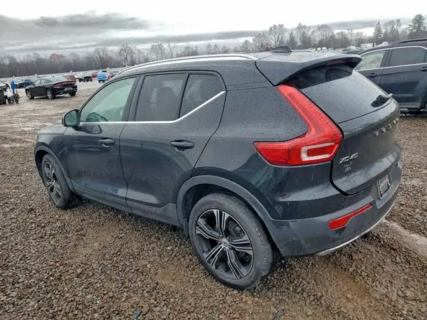 YV4162UL8L2174746 2020 VOLVO XC40 - Image 2