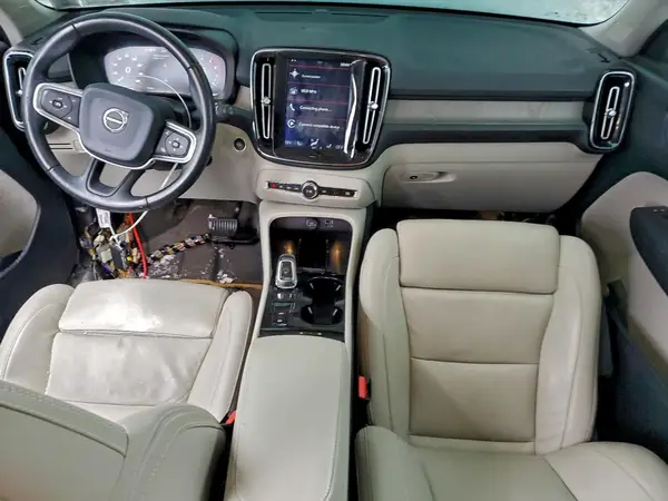 YV4162UL8L2174746 2020 VOLVO XC40 - Image 8