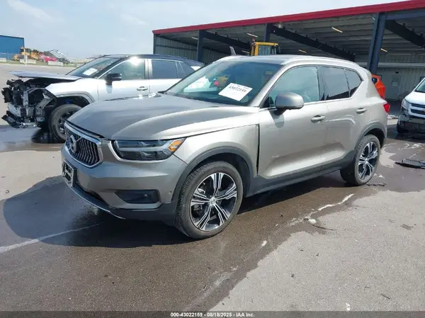 YV4162UL8M2426559 2021 VOLVO XC40 - Image 2