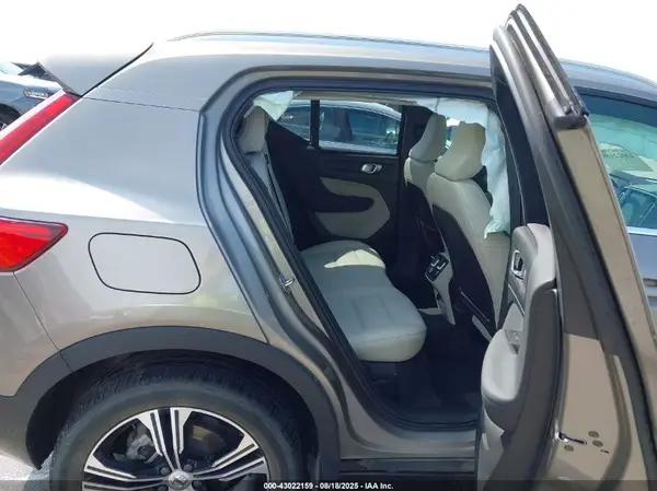 YV4162UL8M2426559 2021 VOLVO XC40 - Image 8
