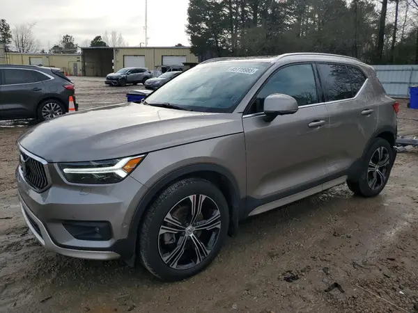 YV4162UL8M2435987 2021 VOLVO XC40 - Image 1