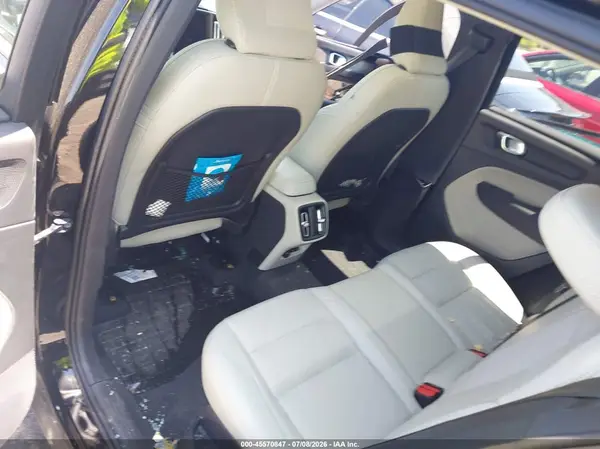 YV4162UL8M2508307 2021 VOLVO XC40 - Image 8