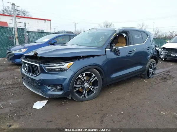 YV4162UL8M2610416 2021 VOLVO XC40 - Image 2