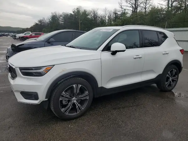 YV4162UL8N2666891 2022 VOLVO XC40 - Image 1