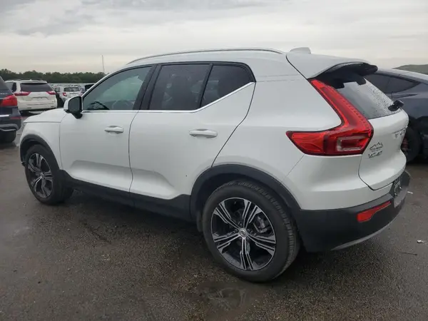 YV4162UL8N2666891 2022 VOLVO XC40 - Image 2