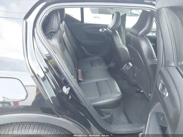 YV4162UL9K2064884 2019 VOLVO XC40 - Image 8