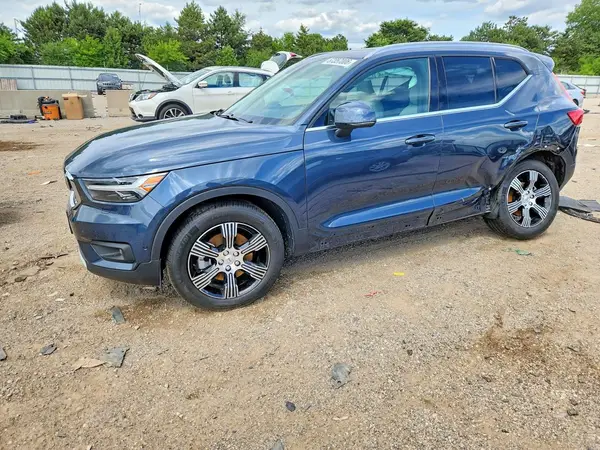 YV4162UL9K2073990 2019 VOLVO XC40 - Image 1