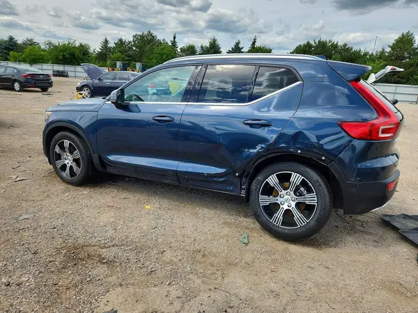 YV4162UL9K2073990 2019 VOLVO XC40 - Image 2