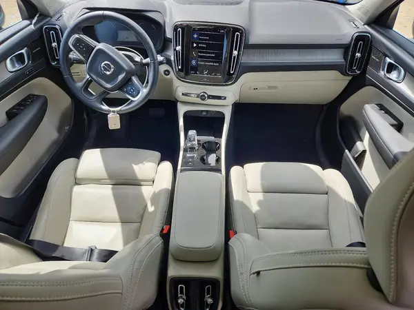 YV4162UL9K2073990 2019 VOLVO XC40 - Image 8