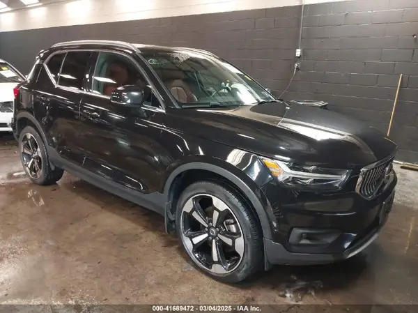 YV4162UL9K2099487 2019 VOLVO XC40 - Image 1