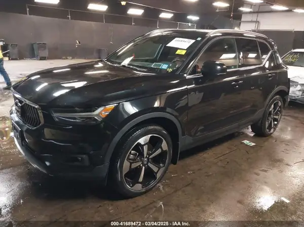 YV4162UL9K2099487 2019 VOLVO XC40 - Image 2