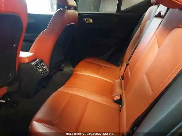 YV4162UL9K2099487 2019 VOLVO XC40 - Image 8