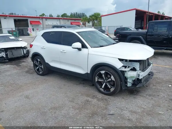 YV4162UL9K2134741 2019 VOLVO XC40 - Image 1
