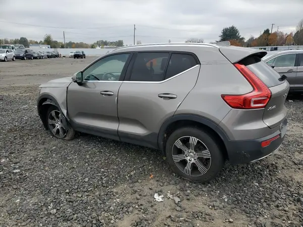 YV4162UL9L2327814 2020 VOLVO XC40 - Image 2