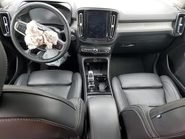 YV4162UL9L2327814 2020 VOLVO XC40 - Image 8