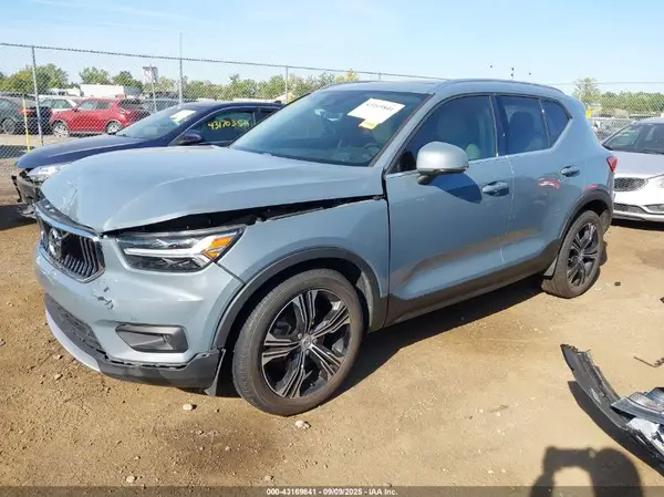 YV4162UL9L2338022 2020 VOLVO XC40 - Image 2