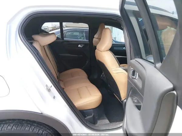 YV4162UL9N2651803 2022 VOLVO XC40 - Image 8