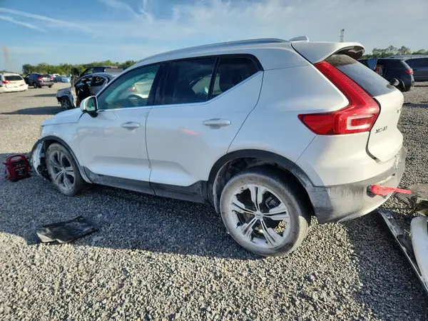 YV4162ULXM2551515 2021 VOLVO XC40 - Image 2