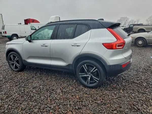 YV4162UM0K2102706 2019 VOLVO XC40 - Image 2