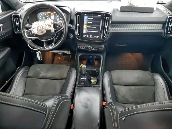 YV4162UM0K2102706 2019 VOLVO XC40 - Image 8