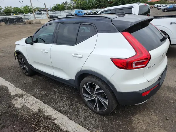 YV4162UM0K2128156 2019 VOLVO XC40 - Image 2