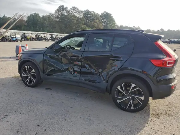 YV4162UM0L2186625 2020 VOLVO XC40 - Image 2