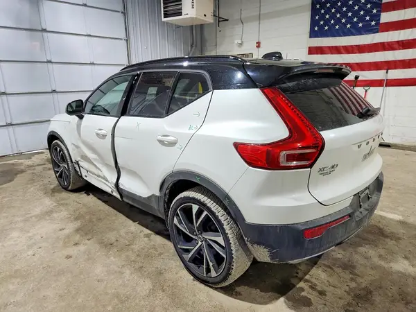 YV4162UM0L2218781 2020 VOLVO XC40 - Image 2
