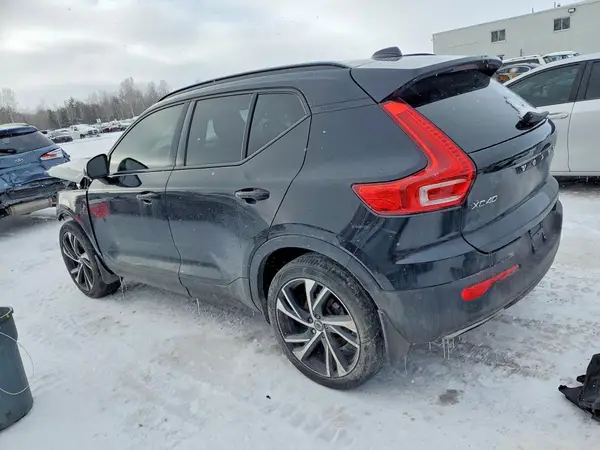 YV4162UM0L2337558 2020 VOLVO XC40 - Image 2