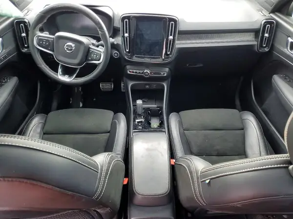 YV4162UM0L2337558 2020 VOLVO XC40 - Image 8
