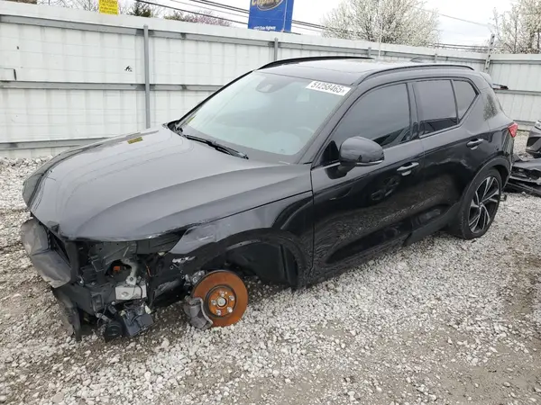 YV4162UM0M2424488 2021 VOLVO XC40 - Image 1