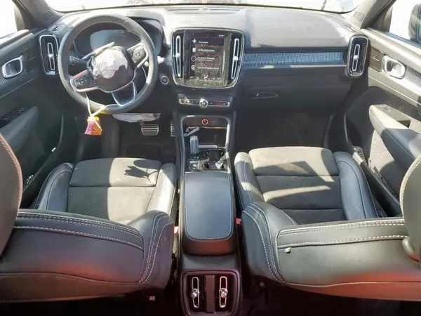 YV4162UM0M2450167 2021 VOLVO XC40 - Image 8