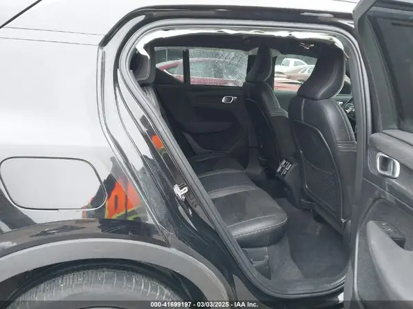 YV4162UM0M2467700 2021 VOLVO XC40 - Image 8