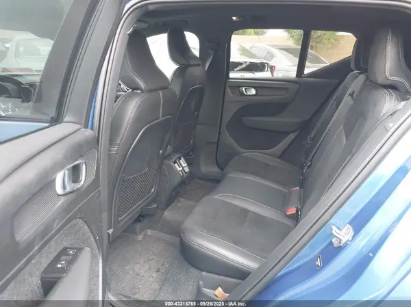 YV4162UM0M2516183 2021 VOLVO XC40 - Image 8