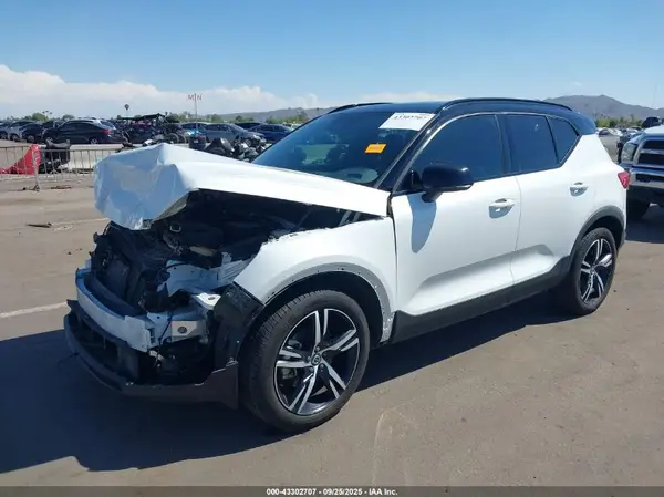 YV4162UM0M2522372 2021 VOLVO XC40 - Image 2
