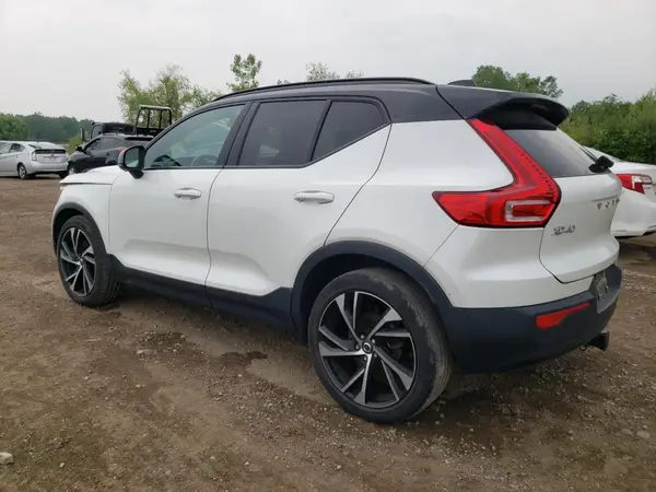 YV4162UM0M2589490 2021 VOLVO XC40 - Image 2