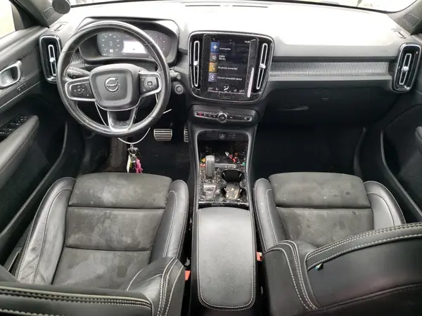 YV4162UM0M2589490 2021 VOLVO XC40 - Image 8