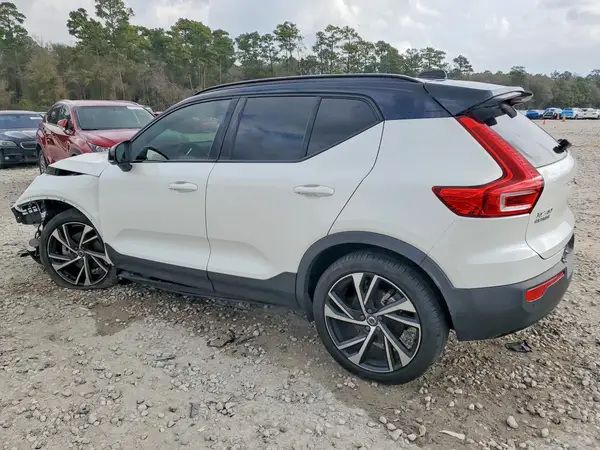 YV4162UM0M2613299 2021 VOLVO XC40 - Image 2