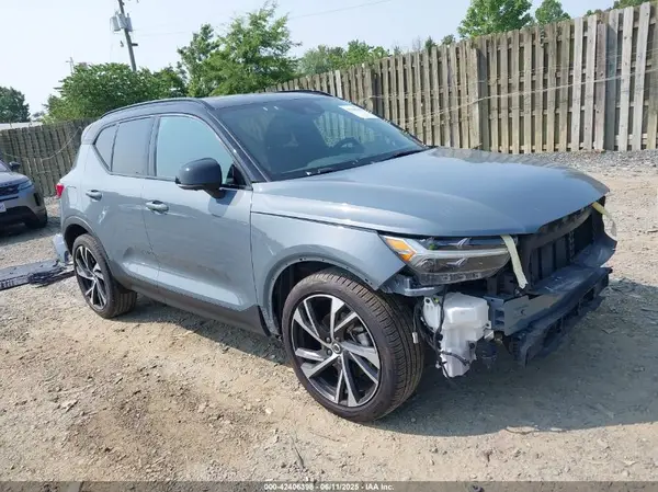 YV4162UM0N2690451 2022 VOLVO XC40 - Image 1