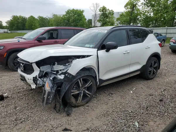YV4162UM0N2740586 2022 VOLVO XC40 - Image 1