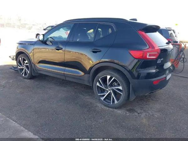 YV4162UM1K2106120 2019 VOLVO XC40 - Image 2