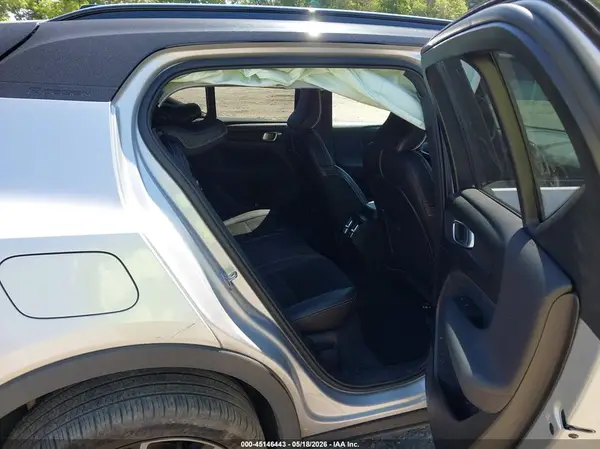 YV4162UM1K2107719 2019 VOLVO XC40 - Image 8
