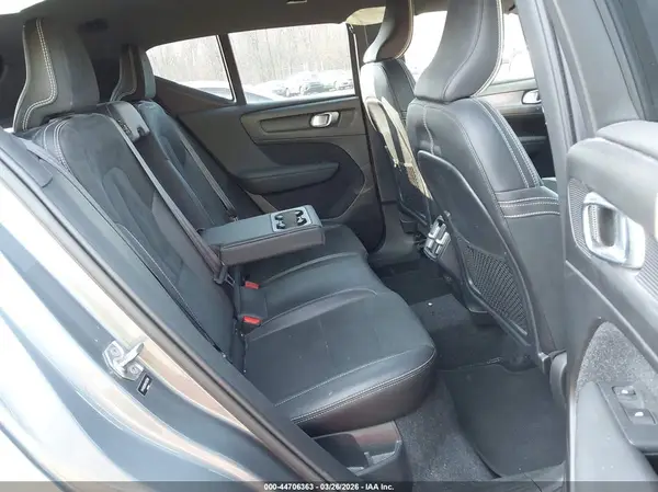 YV4162UM1K2133348 2019 VOLVO XC40 - Image 8