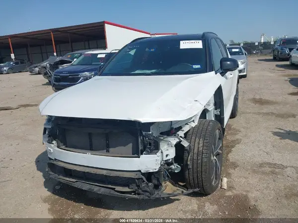 YV4162UM1K2156273 2019 VOLVO XC40 - Image 2