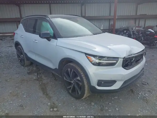 YV4162UM1L2172927 2020 VOLVO XC40 - Image 1